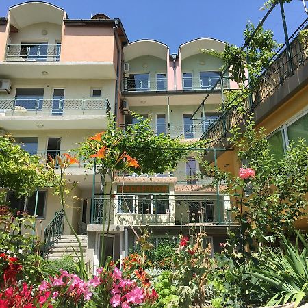 Royal Hostel Varna Exterior photo