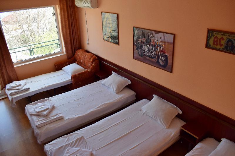 Royal Hostel Varna Exterior photo