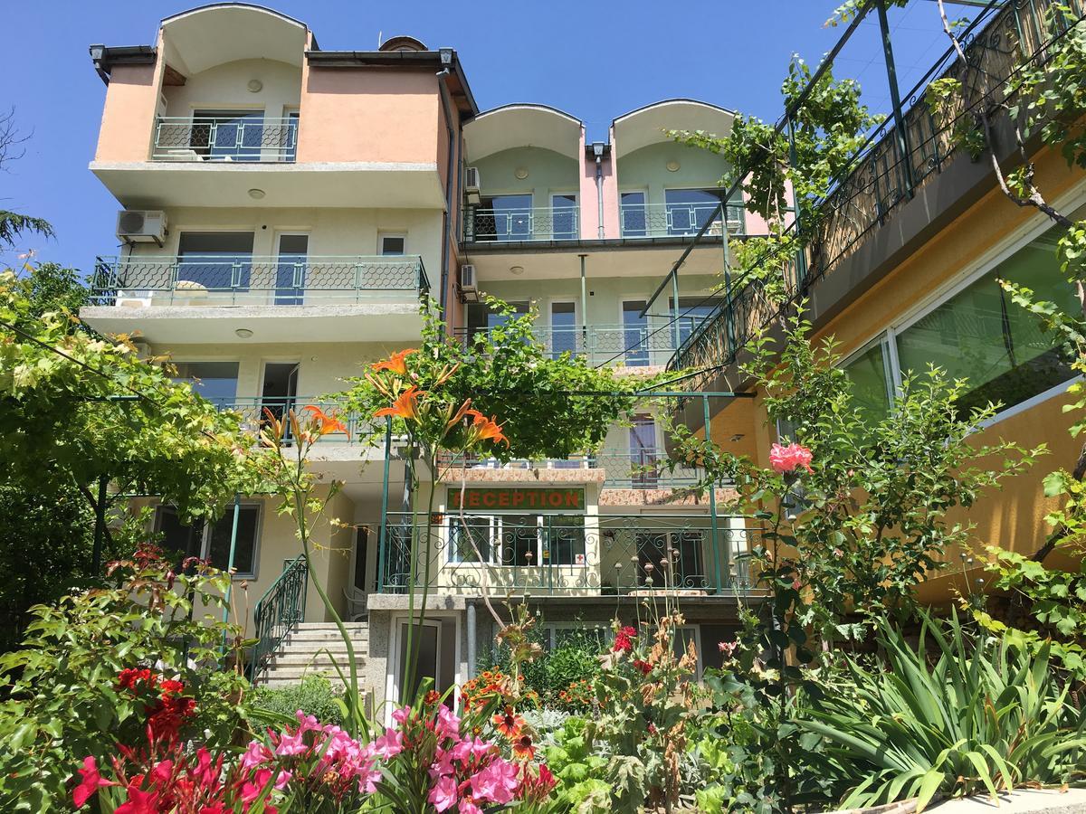 Royal Hostel Varna Exterior photo